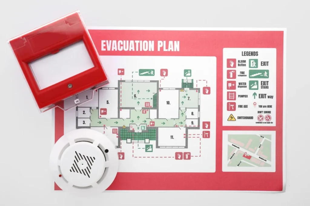 Plan evakuacije istaknut na zidu objekta